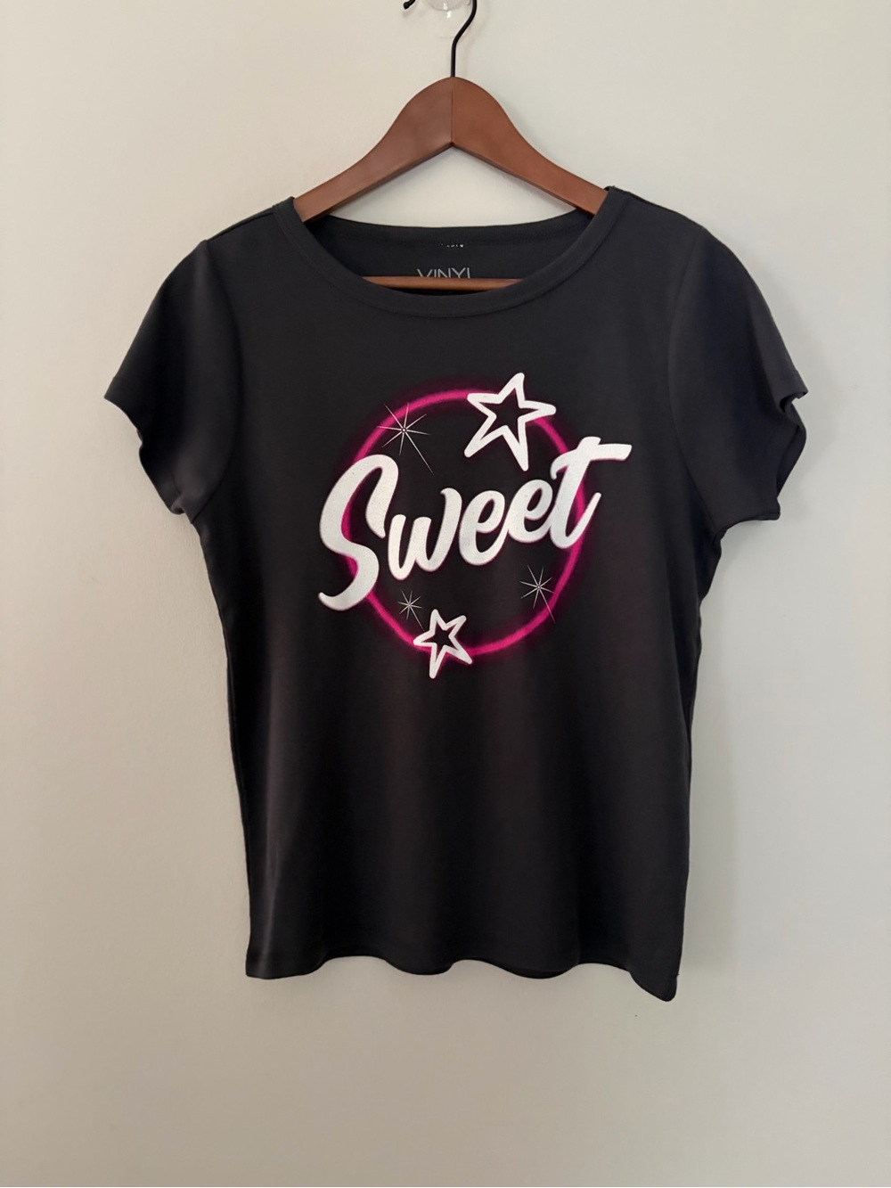 VINYL ICONS Sweet Graphic Tee Short-Sleeves Black White Pink, Womenโs XL
